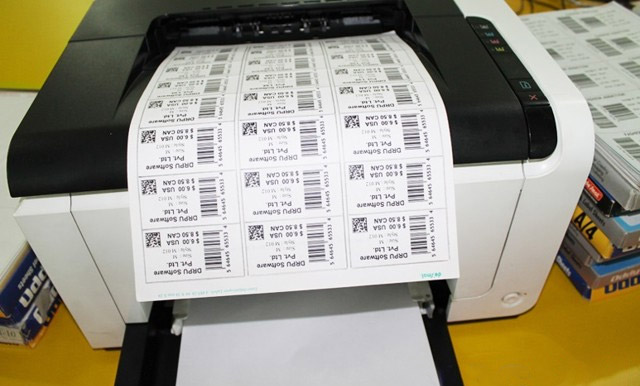 máy in mã vạch trê Form giấy Decal Tomy A4