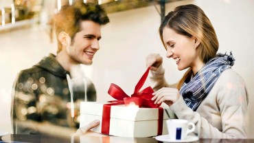 Đàn ông nghĩ gì về những ngày lễ bắt buộc phải tặng quà?